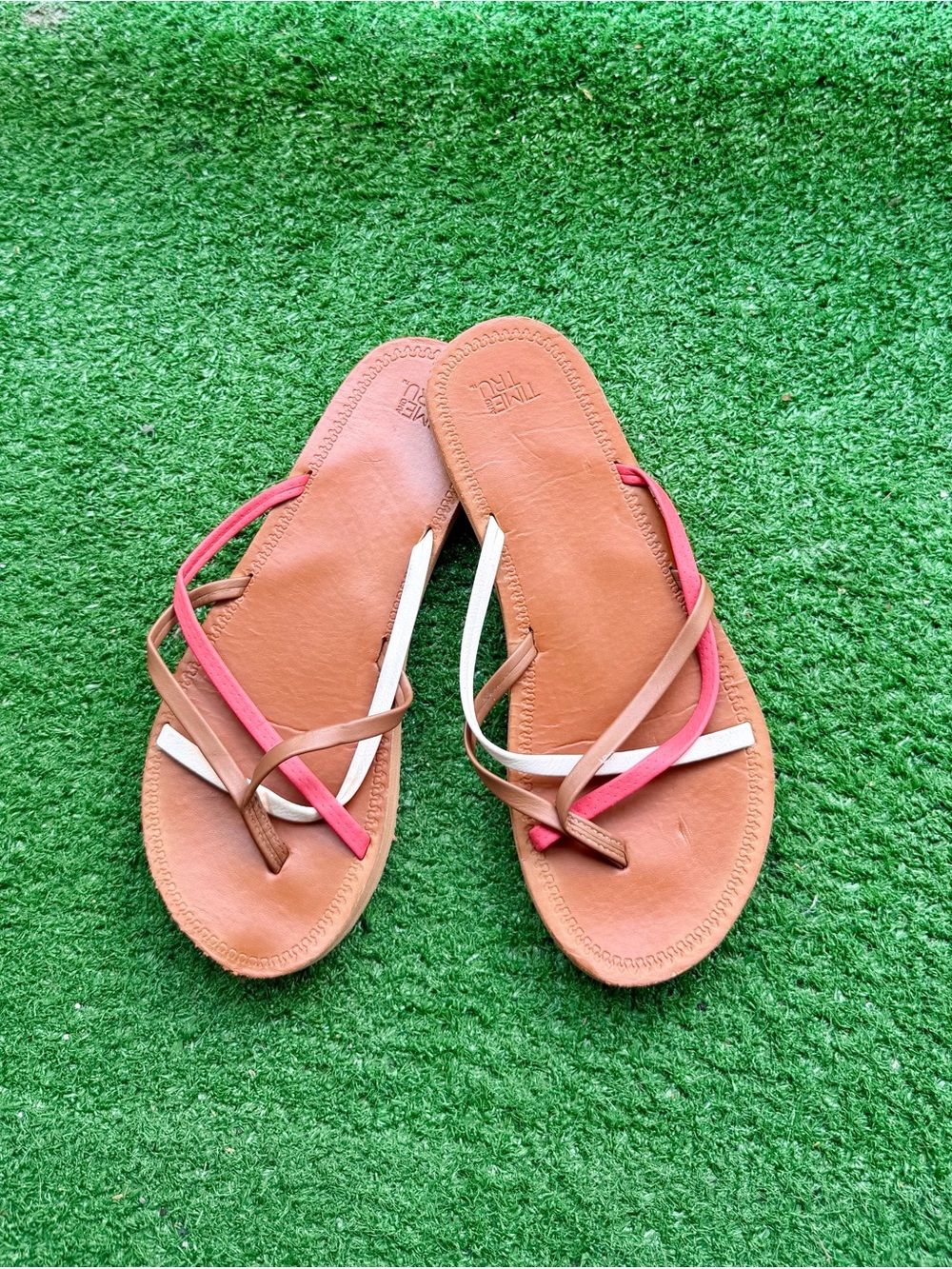 Time and Tru Multicolor Strappy Thong Flat Sandals Women's US 8 - 9
